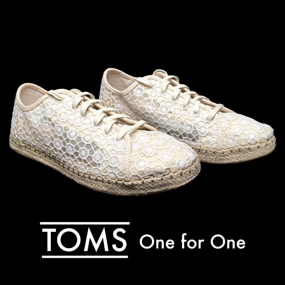 Lacy Sneakers